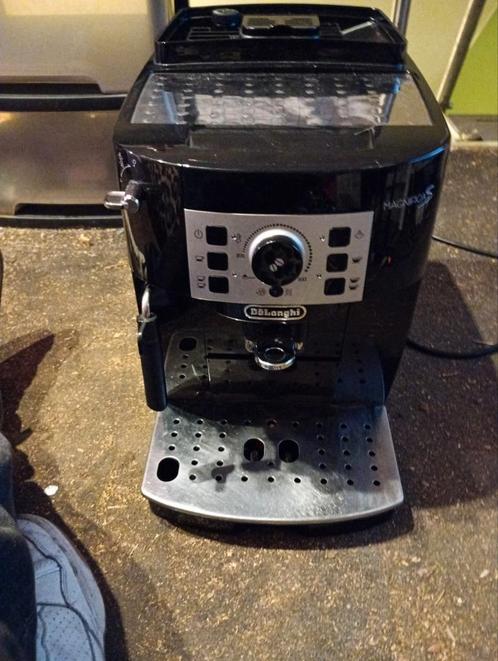 DELONGHI MAGNIFICA S VOL AUTOMATISCHE ESPRESSO MACHINE, Elektronische apparatuur, Koffiezetapparaten, Zo goed als nieuw, Koffiebonen