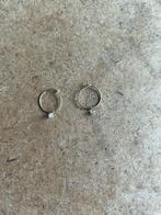 Boucle d'oreille avec petites perles blanches, Handtassen en Accessoires, Oorbellen, Ophalen, Overige materialen, Gebruikt, Overige kleuren