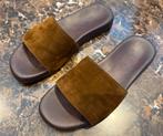 Loro Piana Suède Slippers maat 41, Slippers, Bruin, Ophalen of Verzenden, Loro Piana