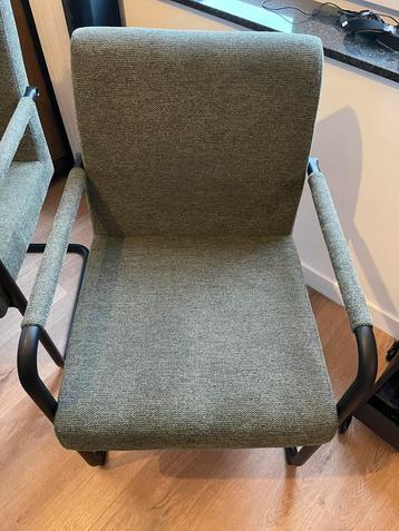 Eetkamer stoelen 2STK  beschikbaar voor biedingen