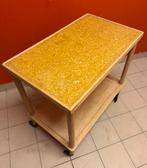 Kleine tafel met wielen, Ophalen