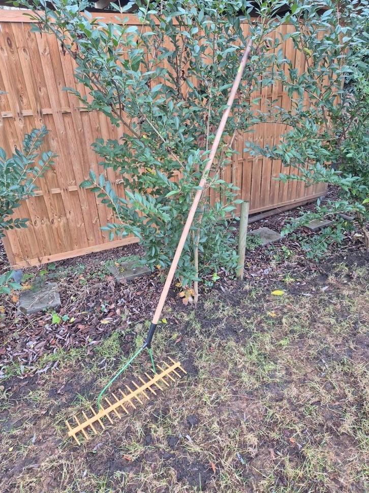 Hooihark / grashark – kunststof, schuin model, Tuin en Terras, Hand-tuingereedschap, Gebruikt, Hark, Ophalen