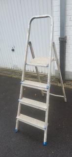 1 escabeau aluminium – stables et léger – très bon état, Bricolage & Construction, Échelles & Escaliers, Enlèvement, Comme neuf