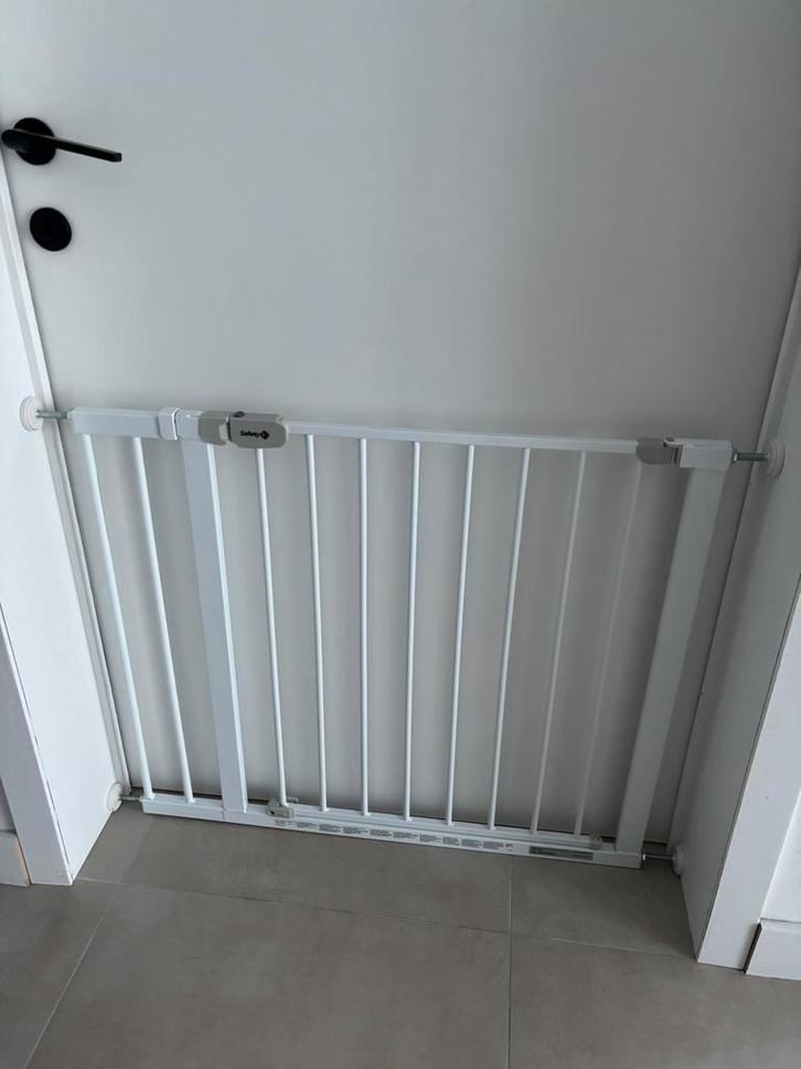 Nieuwe traphek veiligheidshek met extra verlengstuk van 14cm, Enfants & Bébés, Barrières, Neuf, Barrière de sécurité, Enlèvement