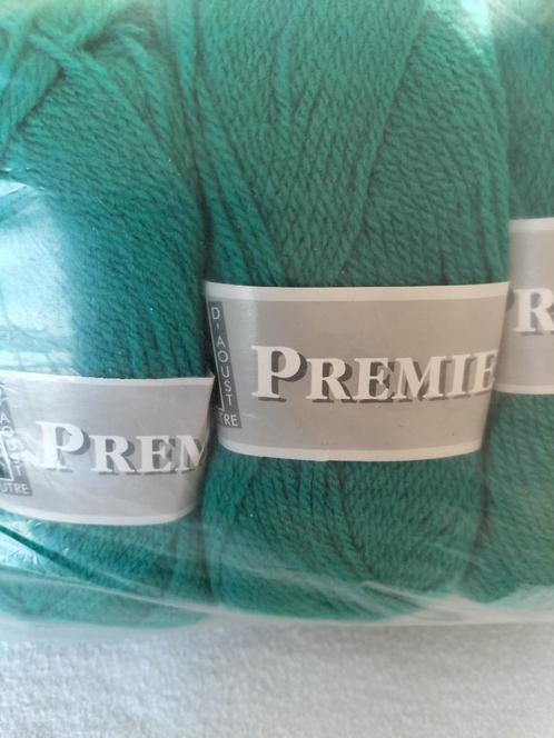 Pelotes de laine vert Première 18 pelotes., Hobby & Loisirs créatifs, Tricot & Crochet, Comme neuf, Tricot ou Crochet, Enlèvement ou Envoi