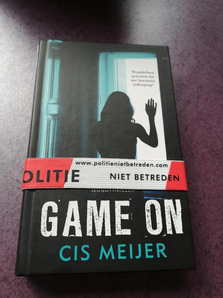 Politie niet betreden - Game On, Boeken, Thrillers, Zo goed als nieuw, Nederland, Ophalen of Verzenden