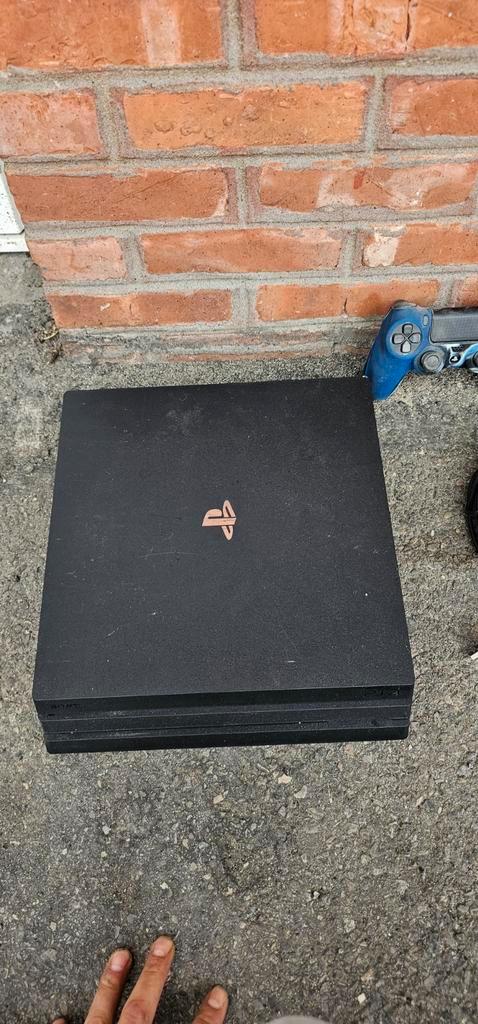 Playstation 4 pro met 1tb interne  en 4tb externe harde schi, Games en Spelcomputers, Spelcomputers | Sony PlayStation 4, Zo goed als nieuw