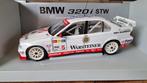 BMW 320i #5 STW 1997 J. Cecotto 1/18 UT Models, Hobby & Loisirs créatifs, Voitures miniatures | 1:18, Comme neuf, UT Models, Voiture