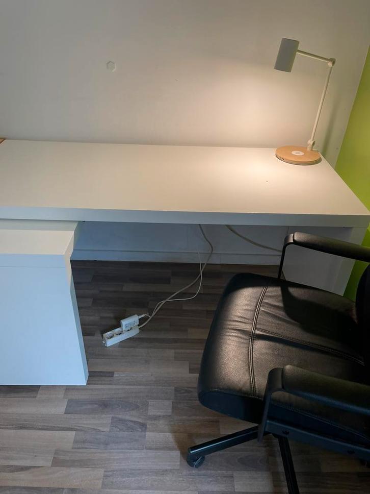 Bureau d’angle, chaise de bureau et lampe, Elektronische apparatuur, Zonnebanken en Gezichtsbruiners, Zo goed als nieuw, Ophalen