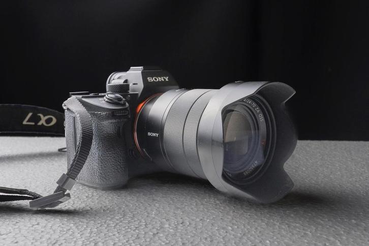 Sony A 7III + Sony "Zeiss" lens 24-70 mm + Flits "Rollei", TV, Hi-fi & Vidéo, Appareils photo numériques, Utilisé, Sony, Enlèvement