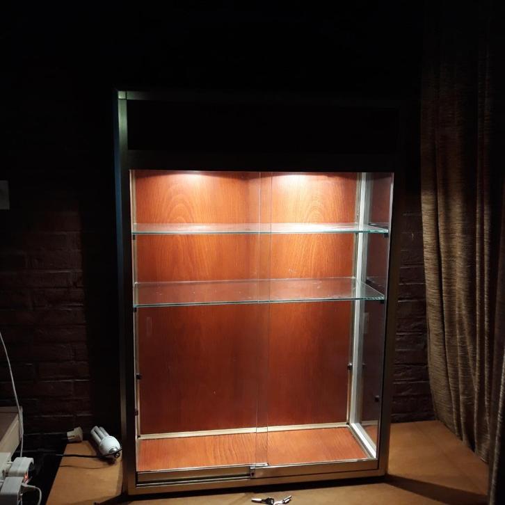 mooi en degelijk vitrinekast, Huis en Inrichting, Kasten | Vitrinekasten, Zo goed als nieuw, 100 tot 150 cm, 50 tot 100 cm, 25 tot 50 cm