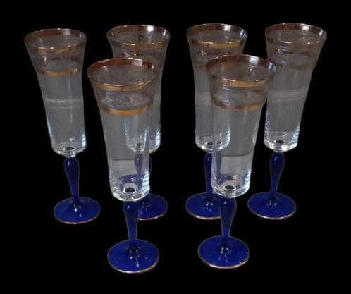 6 kobalt en gouden champagne glazen., Antiek en Kunst, Antiek | Glaswerk en Kristal, Ophalen