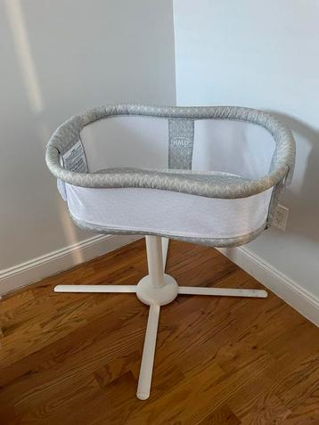 Halo BabybassiNest swivel sleeper beschikbaar voor biedingen
