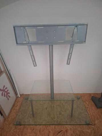 Tv-meubilair van gehard glas  beschikbaar voor biedingen