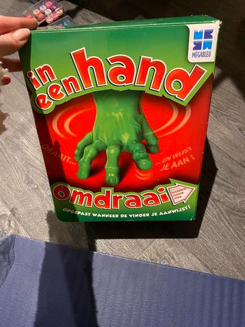 In een hand omdraai  beschikbaar voor biedingen