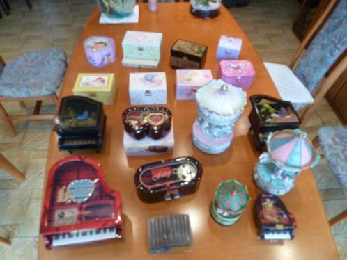 boîtes à bijoux musicales toutes fonctionnelles &  manèges, Collections, Musique, Artistes & Célébrités, Comme neuf, Poupée, Figurine ou Miniature
