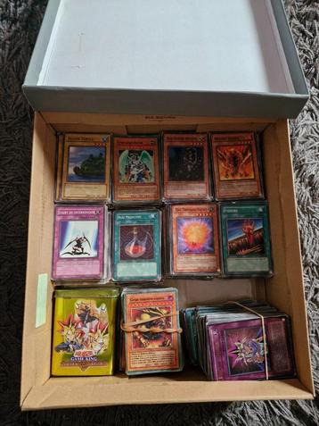 900 oude  Yu Gi Oh kaarten - 215 blinkende