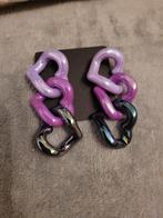 Nieuwe lila/roze/grijze oorbellen met drie hartjes, Handtassen en Accessoires, Oorbellen, Nieuw, Grijs, Ophalen of Verzenden