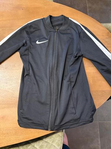Nike Vest  beschikbaar voor biedingen
