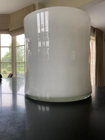 Grote glazen moderne vaas beschikbaar voor biedingen
