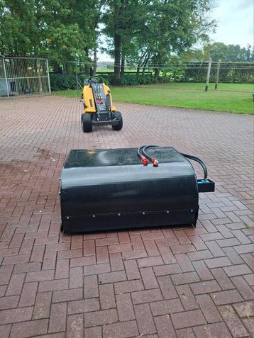 Rolbezem met opvangbak (aansluiting kan worden veranderd) beschikbaar voor biedingen