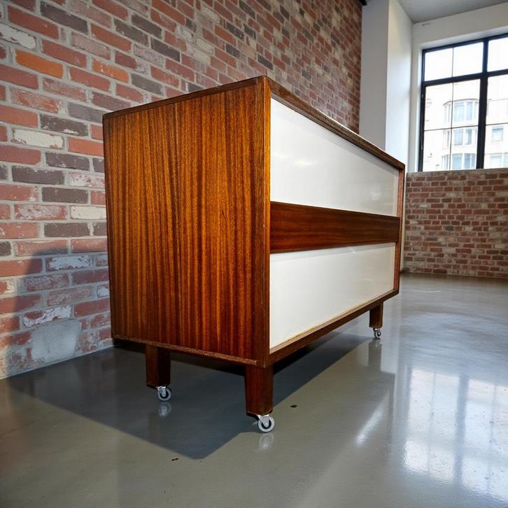 Vintage houten winkeltoog / toonbank op wieltjes, Antiek en Kunst, Antiek | Meubels | Tafels, Ophalen of Verzenden