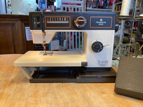 Husqvarna 4300 naaimachine, Hobby en Vrije tijd, Naaimachines en Toebehoren, Gebruikt, Naaimachine, Husqvarna, Ophalen of Verzenden