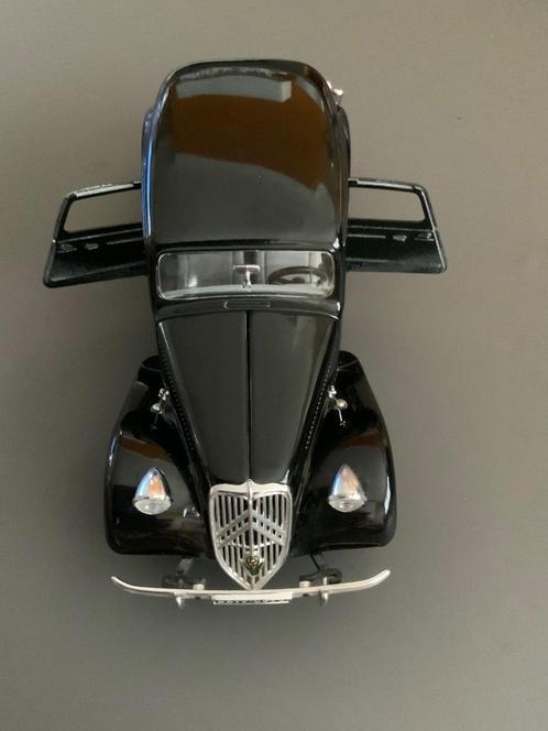 Zwarte Citroën TA 15 CV, Hobby en Vrije tijd, Modelauto's | 1:24, Zo goed als nieuw, Auto, Burago, Ophalen of Verzenden