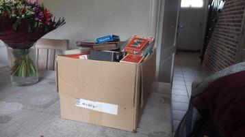 Volle doos speelkaarten  beschikbaar voor biedingen