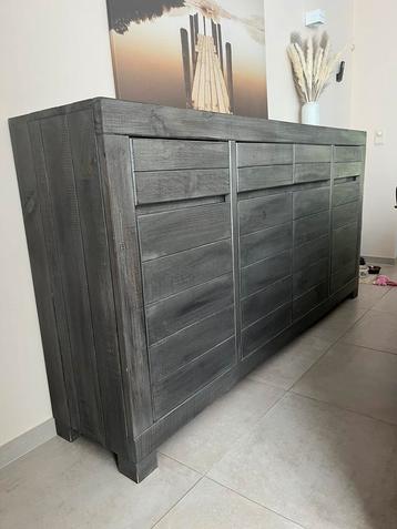 Dressoir beschikbaar voor biedingen