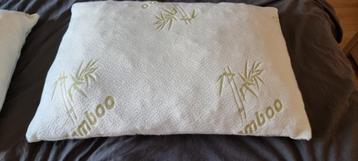 2 ongebruikte hoofdkussens merk bamboo 70x45 cm   beschikbaar voor biedingen