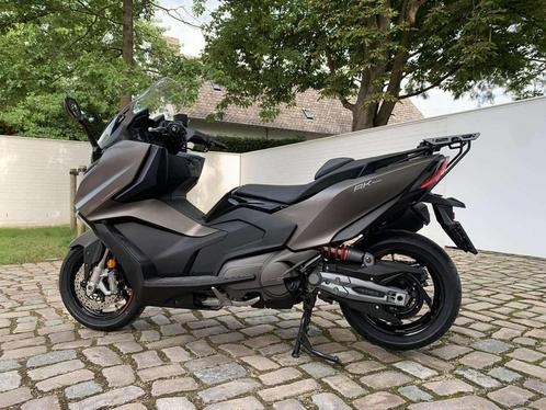 Kymco AK550 met amper 10km op de teller, Motoren, Motoren | Overige merken, Bedrijf, Scooter, meer dan 35 kW, 2 cilinders, Motorrijbewijs A