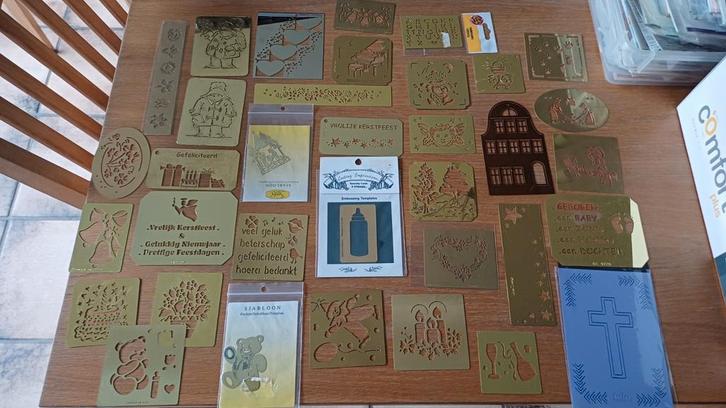 40 embossing mallen, Hobby en Vrije tijd, Knutselen, Gebruikt, Materiaal, Ophalen