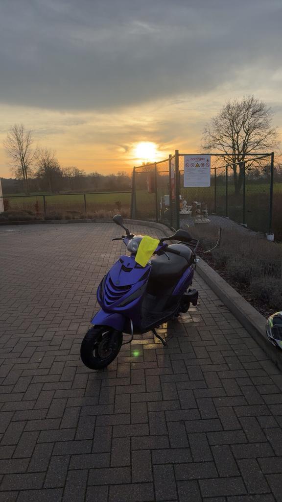 Zip 50cc aklasse 4t, Fietsen en Brommers, Scooters | Piaggio, Zo goed als nieuw, Zip, Ophalen of Verzenden