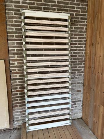Bed (160cm): omranding (incl. nachtkast) + 2 lattenbodems, Huis en Inrichting, Ophalen, Gebruikt, Tweepersoons, 200 cm