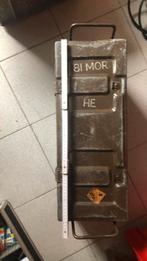 Legerkoffer & 3 gasmaskers, Ophalen