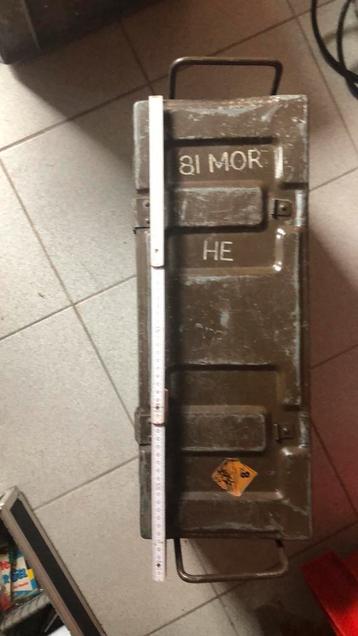 Legerkoffer & 3 gasmaskers, Enlèvement