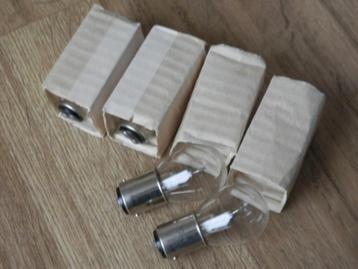 Feux de voiture 6 volts 20 watts avec prise BA15D., Enlèvement, Neuf, Pièces universelles