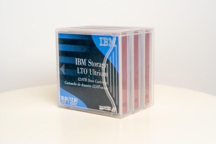 IBM LTO-8 tape, 12TB capaciteit (tot 30TB), ongebruikt, Computers en Software, Beschrijfbare discs, Nieuw, Overige typen, Herschrijfbaar
