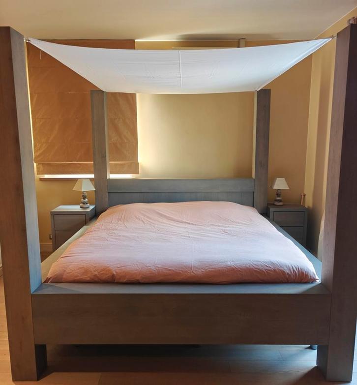 Lit à baldaquin en bois + tables de chevet assorties, Maison & Meubles, Chambre à coucher | Lits, Comme neuf, Deux personnes, Autres dimensions