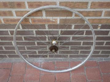 Achterwiel nostalgische fiets beschikbaar voor biedingen