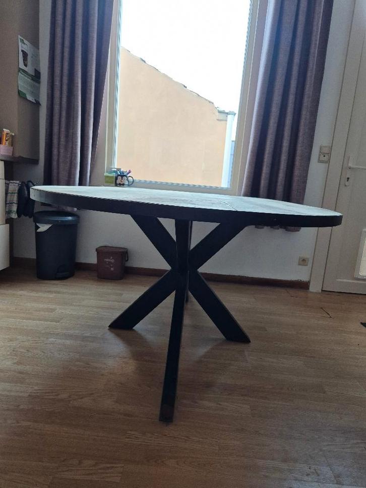 Prachtige ovale eettafel (mangohout) met zwarte spinpoot, Maison & Meubles, Tables | Tables à manger, Utilisé, 100 à 150 cm, 200 cm ou plus