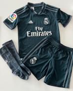 Voetbaltenue Real Madrid - Adidas / Maat: 128, Sport en Fitness, Voetbal, Maat XS of kleiner, Ophalen of Verzenden, Zo goed als nieuw