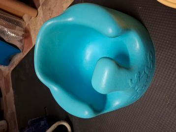 Bumbo zitje met tafeltje beschikbaar voor biedingen