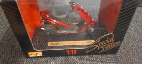 Bromfiets malagutti fhantom f12 schaalmodel 1:18, Hobby en Vrije tijd, Modelauto's | 1:5 tot 1:12, Zo goed als nieuw, Ophalen of Verzenden
