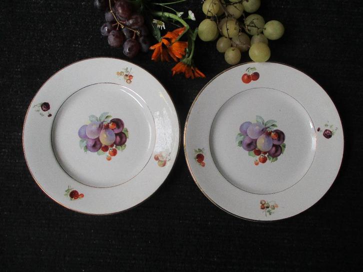 Lot van 2 stuks Antieke Dessrtbordjes  ST ; AMANDS  FRANCE, Maison & Meubles, Cuisine | Vaisselle, Comme neuf, Autres styles, Envoi