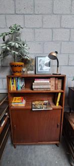 Vintage smal boekenkastje/halkastje, Huis en Inrichting, Kasten | Boekenkasten, Gebruikt, Ophalen