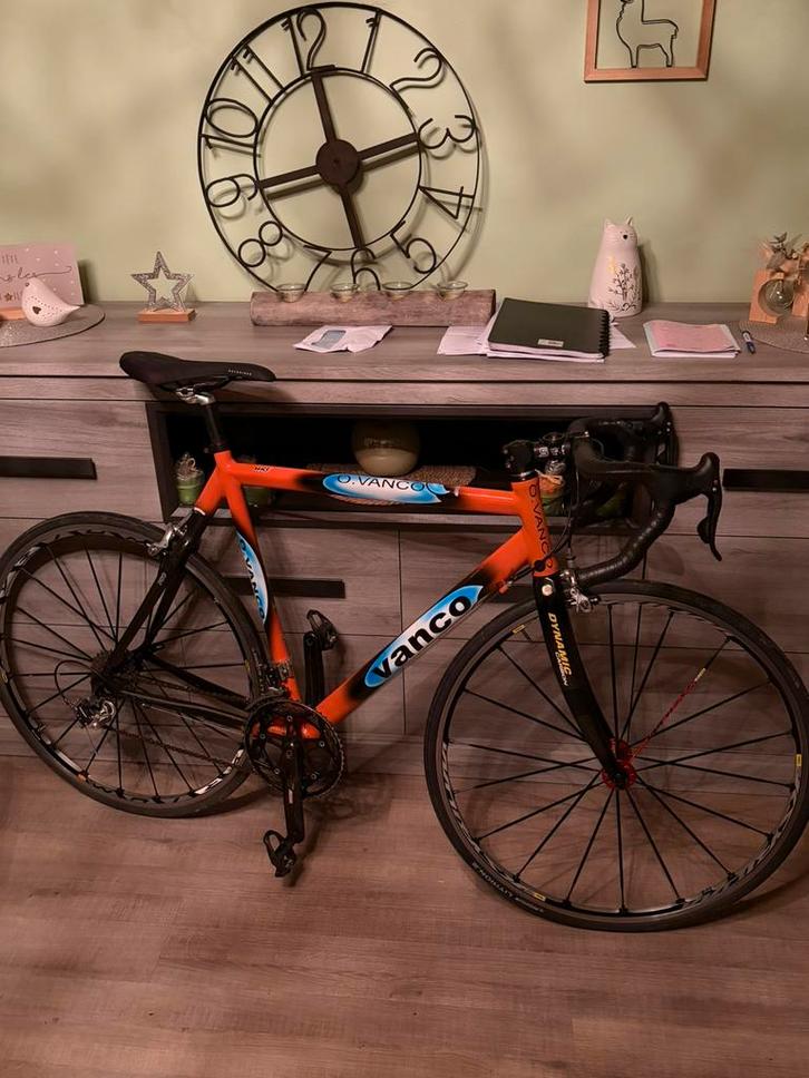 Velo route vanco en alu/carbone, Vélos & Vélomoteurs, Vélos | Hommes | Vélos de sport & Vélo de randonnée, Comme neuf, Enlèvement ou Envoi