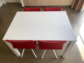 Keukentafel met 4 stoelen! beschikbaar voor biedingen