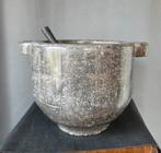 Vijzel in blauwe steen, Ophalen